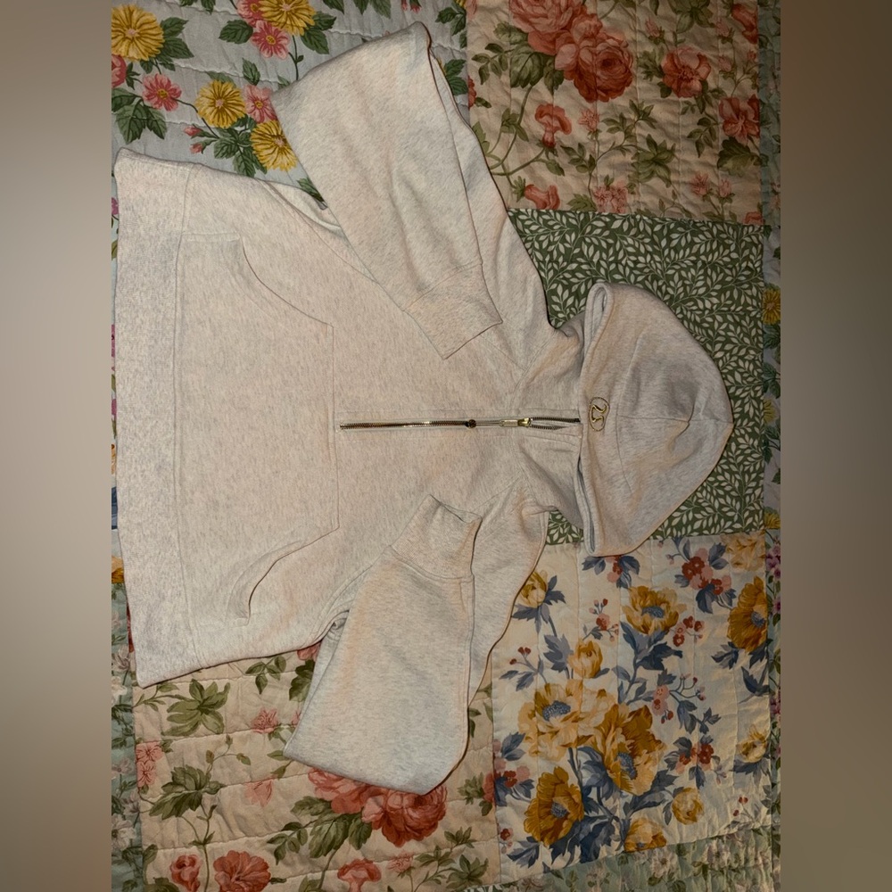 Lululemon Heathered Bone/Gold Zipper Scuba 
Oversized Hoodie Crop XS/S